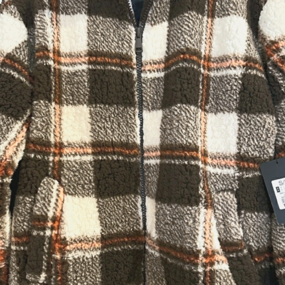 REG$50 Refuge Plaid Teddy oversized jacket, multiple sized - Picture 4 of 5